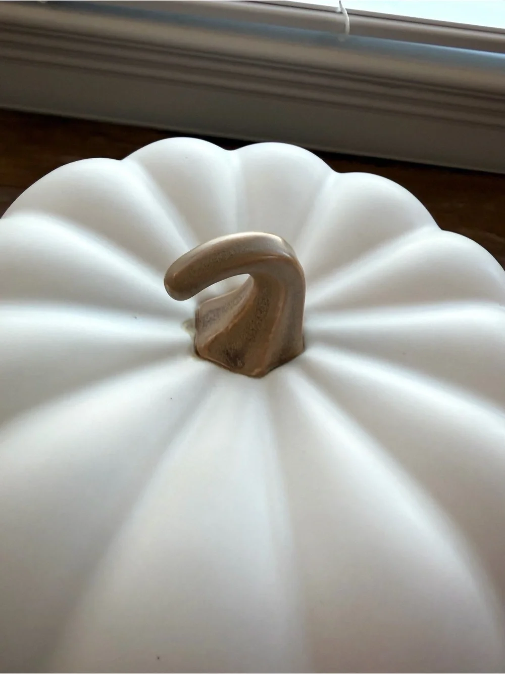 Decor Steals NIB White Pumpkin Pie Ceramic Dish Tan Stem Autumn Fall Thanksgivin